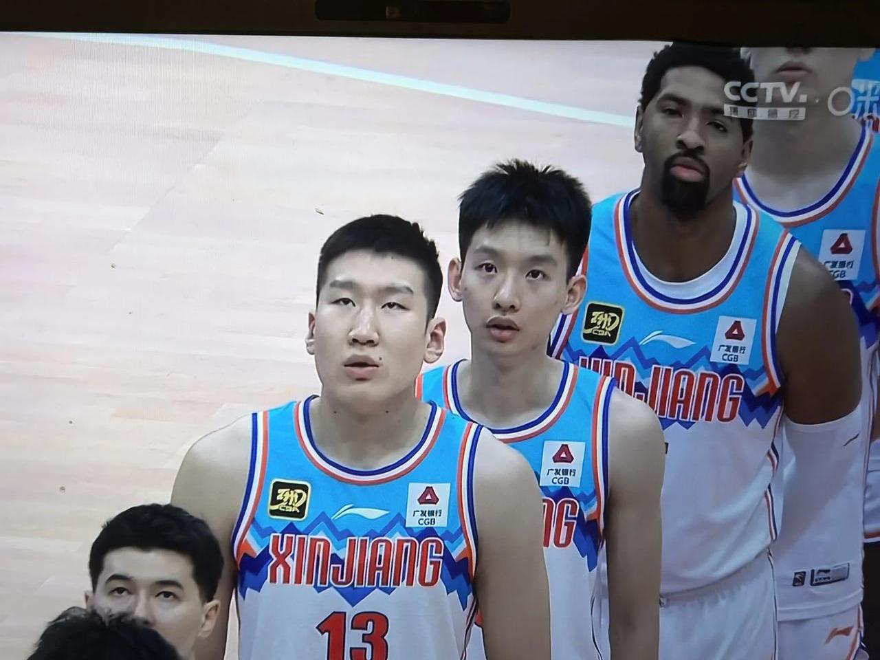 字母哥回归赛场，战术调整首场状态亮眼，切尔西观众沸腾！