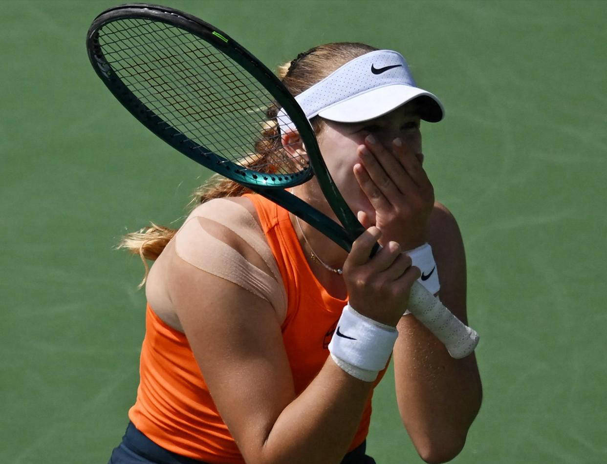 莎拉波娃关键节点突破纪录，SKT带队取胜！